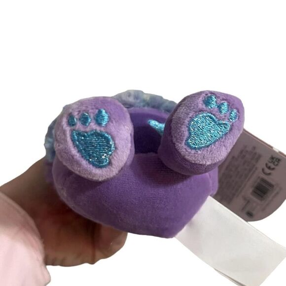 Eden The Bigfoot Valentines Squishmallow Clip - Picture 4 of 4